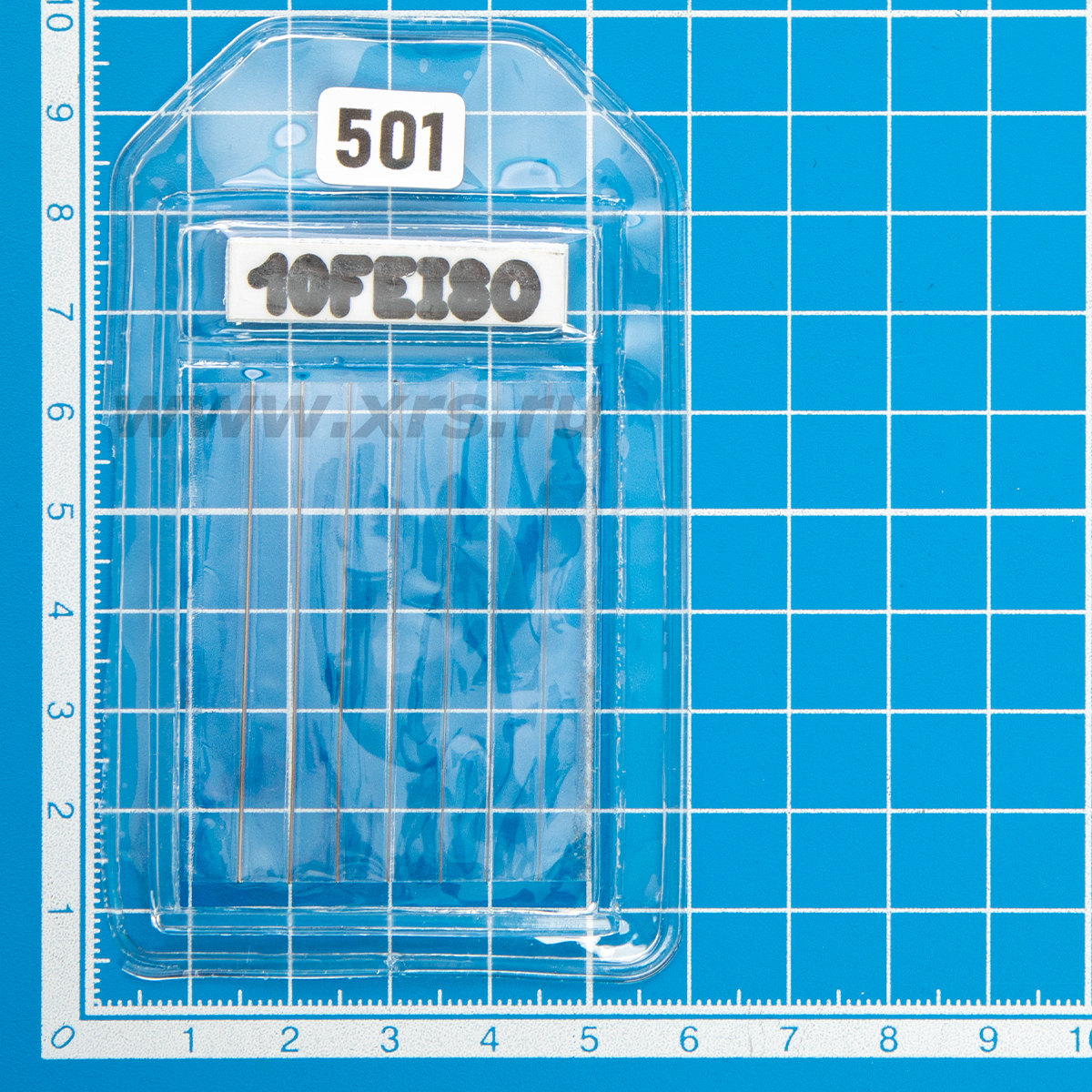 Проволочный эталон 10FE ISO (50 мм) на коврике с размерной сеткой