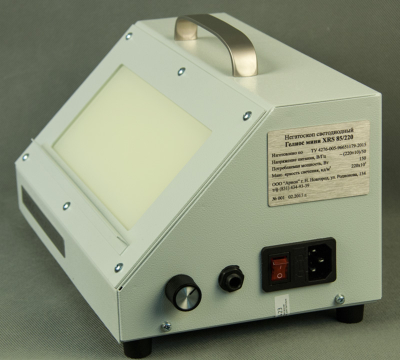 Компактный и мобильный светодиодный негатоскоп для просмотра сухих и мокрых рентгеновских снимков с оптической плотностью до 5 Б